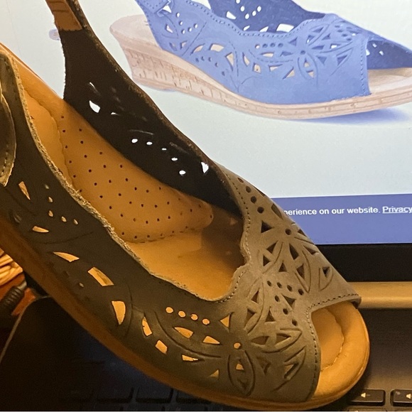 Bluegray SpringStep Orella Sandal,slingback wedges. Italian leather. Lasercut. - Picture 4 of 5